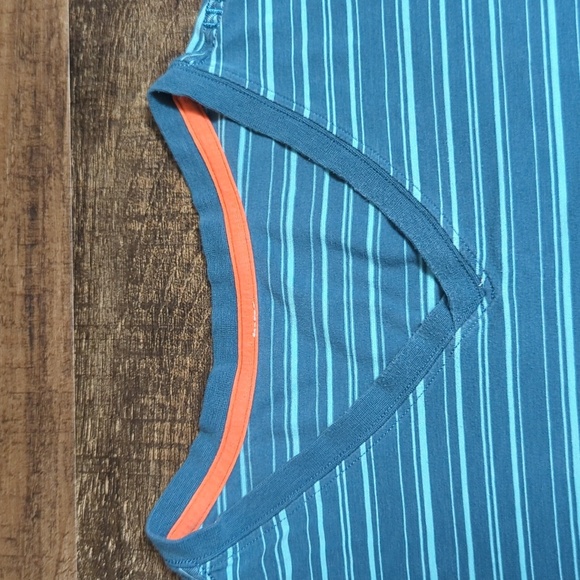 Lululemon 5 Year Basic Tee Size Large V-Neck Pima Cotton Lyocell - Picture 6 of 6